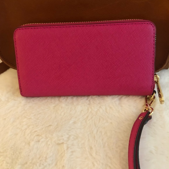 SALE🌼Michael Kors Zip Wallet Fuschia💥 - Picture 6 of 11
